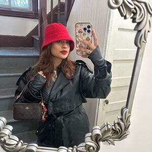 Meet your Posher, Pamela